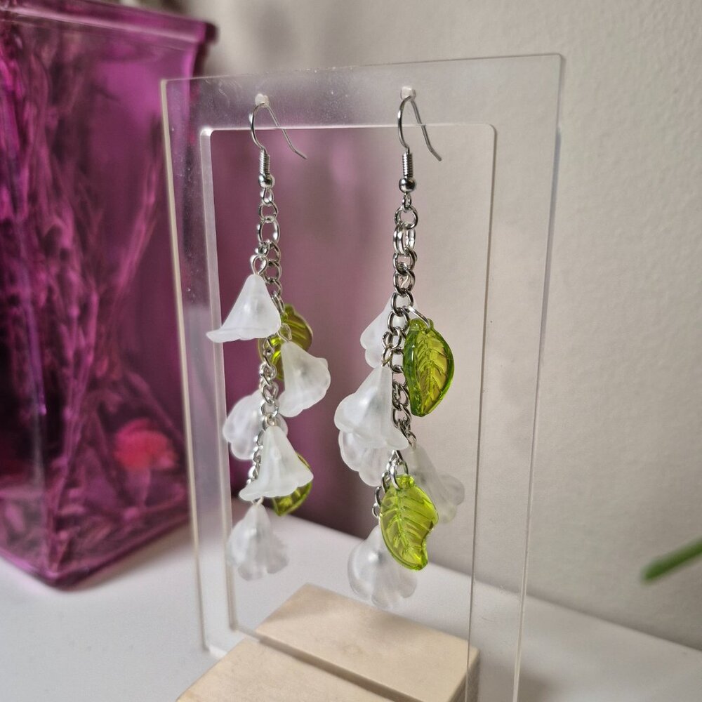 White Trumpet Flower Handmade Earrings - Picture 4 of 7